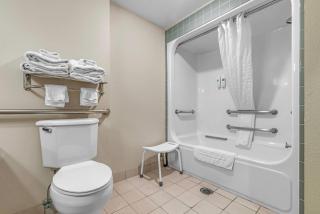 Comfort Suites Airport - 9