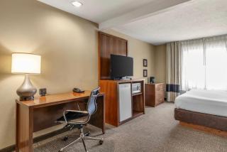 Comfort Suites Airport - 8