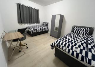 Apartment 3 by SJP - Central Kettering - Near Station - Sleeps 3 - 7