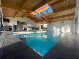 Beautiful Country House With Indoor Pool & Grounds - 8