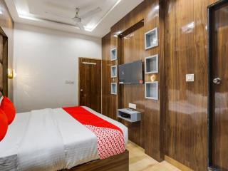 Hotel O by OYO Bhanu Villa - 8