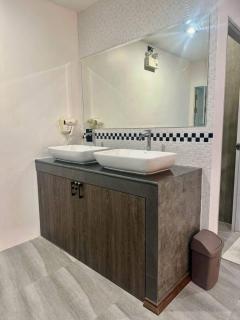 9 mins to BTS Private King Room share Bath Kitchen - 4