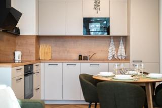 Large Family Apartment for 6 - AC & Garage - 7