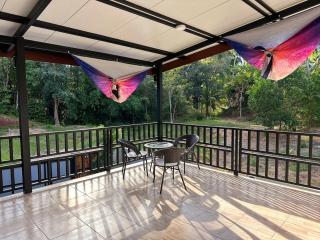 Relax and Recharge in a Spacious Jungle House - 6