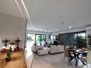 Modern villa, with pool, 5 minutes walk to beach - 9