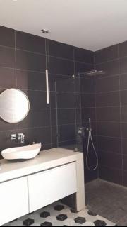 Modern villa, with pool, 5 minutes walk to beach - 8