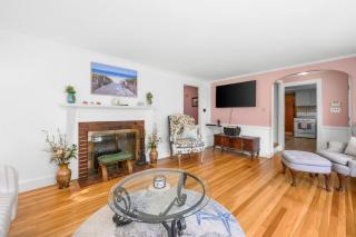 Family Pet-Friendly Cape Escape Near Beach - 2