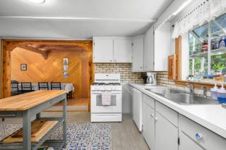 Family Pet-Friendly Cape Escape Near Beach - 1