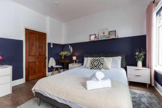 Stylish 2 Bed Near Station Workspace & Parking - 7