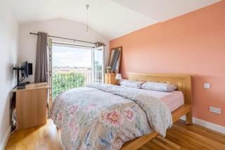 Bright Double Room with Shared Bathroom - 9