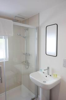 The Maycliffe - Modern Spacious Torquay Studio - 5