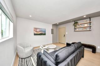 Stylish Urban Escape Free Parking + WiFi! - 3