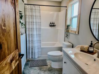 Nature Getaway Timber Eagle Escape Located on AMAZING 160acres of Trails and Wilderness The Back 40 B&B in Shirley near Sooke-Jordan River - 9