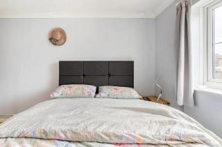 Bright Double Room with Shared Bathroom - 3