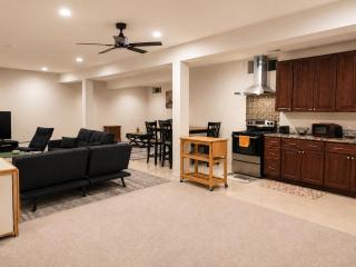 Spacious Studio by the Woods - 9