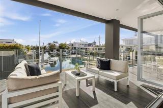 The Grand - Heated Pool - Stay 4 Pay 3 - 9