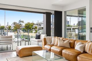 The Grand - Heated Pool - Stay 4 Pay 3 - 1