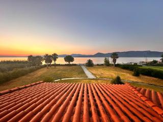 Beachfront Villa Tranquility - 0