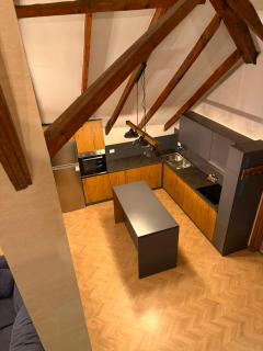 The SunSet Penthouse 100m from New Bazaar -Balcony - Available Parking - 4
