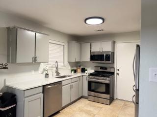 Austin Hotspot I Minutes to Airport, Downtown and F1 - 1