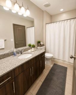 Cozy King Perimeter Center Suite - 4