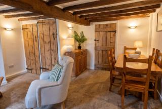 The Pokey 'Ole - Wollaton Village Cottage, Electric Fire & Parking - 6