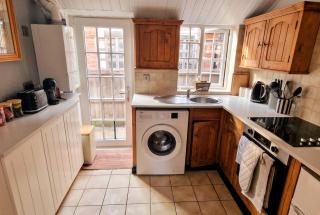 The Pokey 'Ole - Wollaton Village Cottage, Electric Fire & Parking - 9