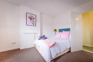 4 Bed - 2 Baths 1 Walk in Shower Lots of Parking - 7