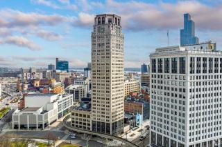 Modern Loft Living in Downtown Detroit w City View - 6