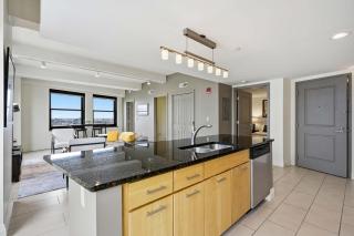 Modern Loft Living in Downtown Detroit w City View - 5