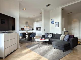 Central 3BR with Parking & Sauna - 0