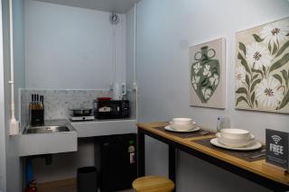 4K Workstation Fast WiFi and Central Location - 5