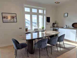 Central 3BR with Parking & Sauna - 4