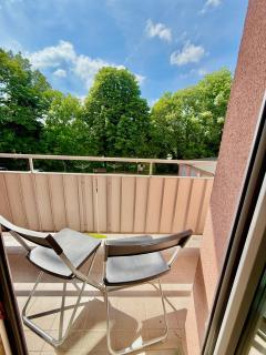 Stylish 3 Bedroom Apartment with Balcony Near Airport - 3