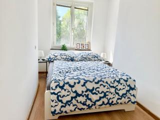 Stylish 3 Bedroom Apartment with Balcony Near Airport - 4