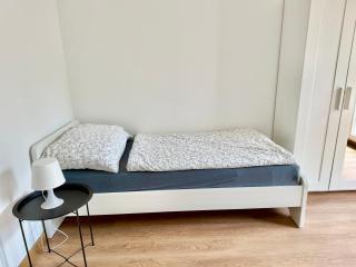 Stylish 3 Bedroom Apartment with Balcony Near Airport - 5