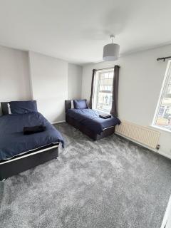 3 Bedroom House Contractor Friendly Long Stays Welcome - 2