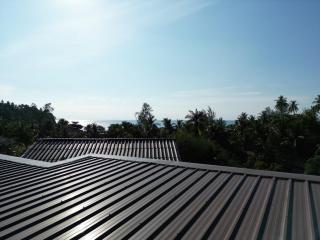 Stylish 2BR Bungalow with AC and 3 Minute Beach Walk - 9