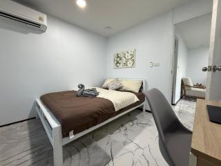 Stylish 2BR Bungalow with AC and 3 Minute Beach Walk - 5