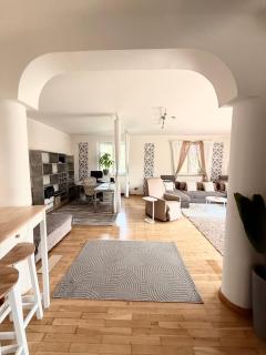Big Apartment With Garden - 9