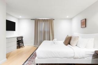 Spacious 2-Level Stay Private Terrace & Parking - 3