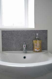 Homesly Guest Rooms, Comfortable En-suite Guest Rooms with Free Parking and Self Check-in - 2