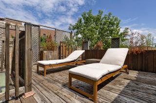 Spacious 2-Level Stay Private Terrace & Parking - 4