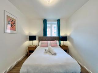Flat next to Stockwell Station - 0