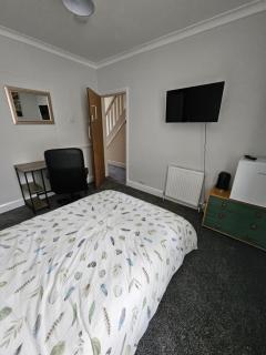 Room available near train station - 0