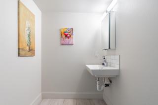 Modern & Spacious Loft with 2 Beds - 9