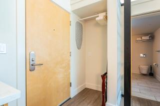 Modern & Spacious Loft with 2 Beds - 7