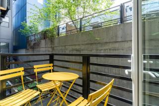 Modern & Spacious Loft with 2 Beds - 6