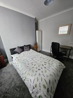 Room available near train station - 8