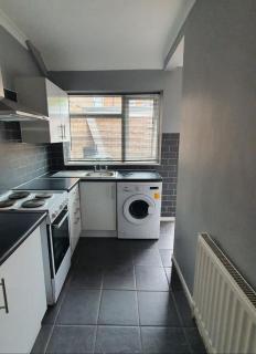 Room available near train station - 6